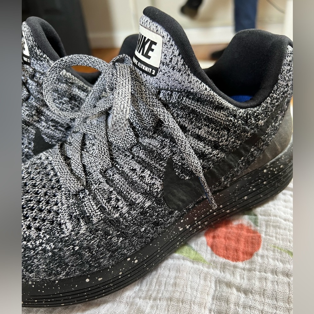 Nike Women’s Low Lunarepic Flyknit 2, Oreo, Size 6